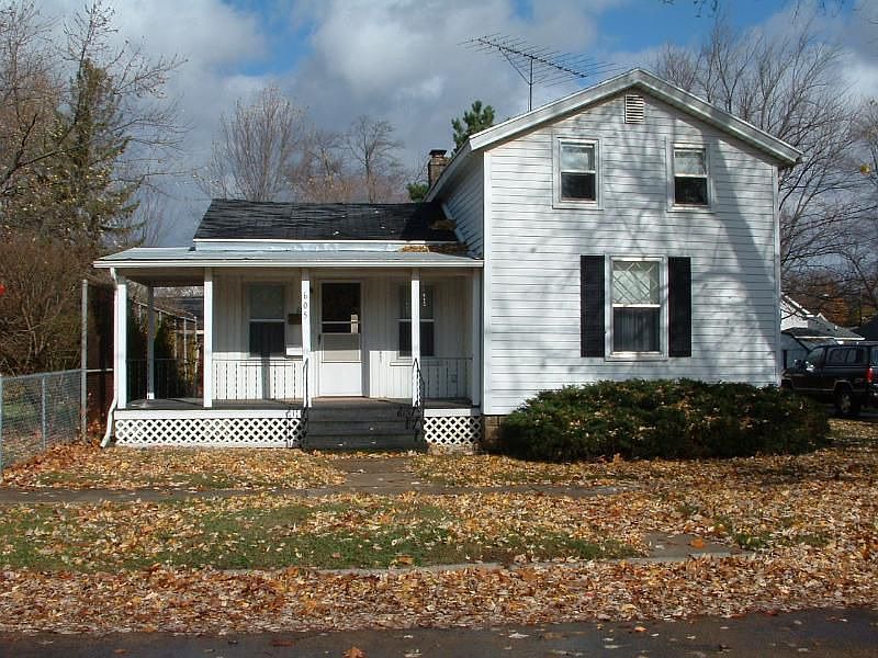 1st image of 605 E Exchange St