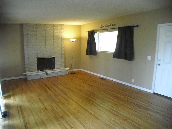 2nd image of 3687 S Manhattan Ct