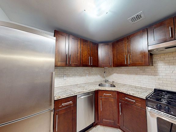 4th image of 308 W 77th St