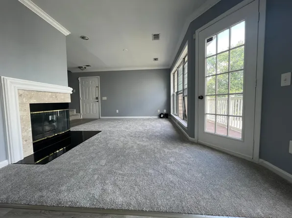 8210 Catbird Cir Unit 201, Lorton, VA 22079