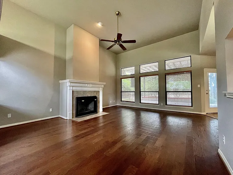 300 Quarry Spring Dr — Photo 3