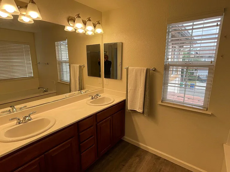 2346 S Rock Creek Dr — Photo 3