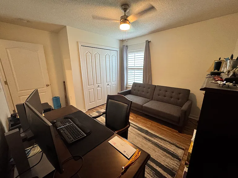 Kenneth Dr — Photo 15