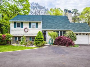 1215 Connetquot Ave, Central Islip, NY 11722