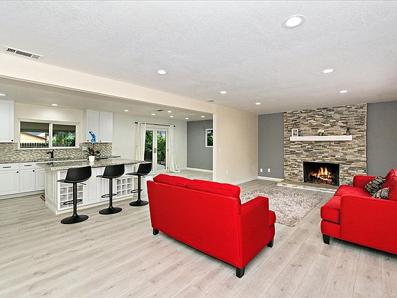 2nd image of 21951 Boggs Ln