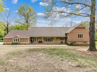 1 Crestwood Dr, Arkansas City, KS 67005
