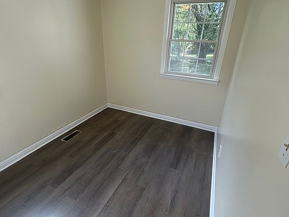5th image of 2805 Victory Dr