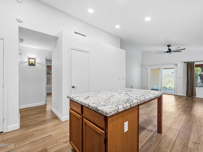 1142 W Sparrow Dr — Photo 14
