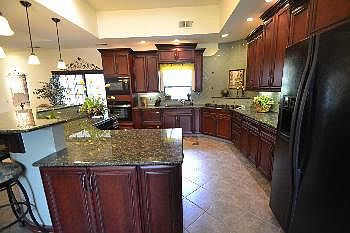 4th image of 930 E Serena Ave