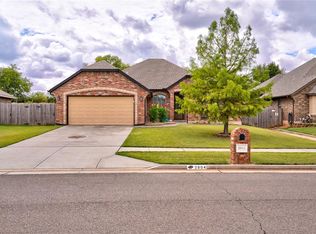 2804 SE 39th St, Moore, OK 73160