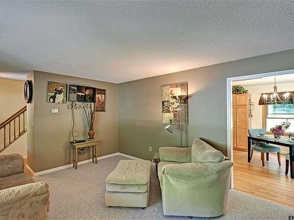 5th image of 19 Woodland Dr