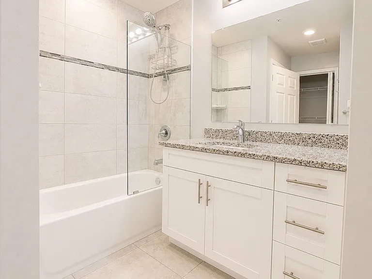1625 SW 1st Ave #101 — Photo 8