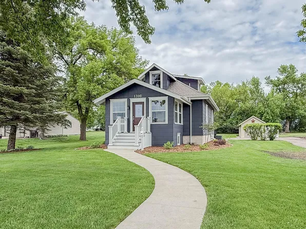 1316 W Fairview Ave, Olivia, MN 56277