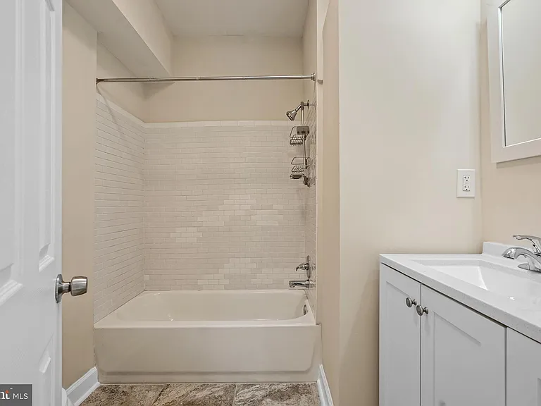 2509 Linden Ave #2 — Photo 21