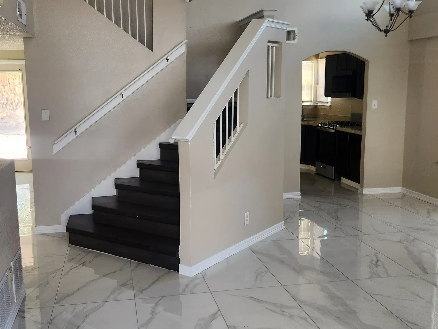 3 bed, 2.5 bath, 2071 sqft, $2,000 — Photo 4