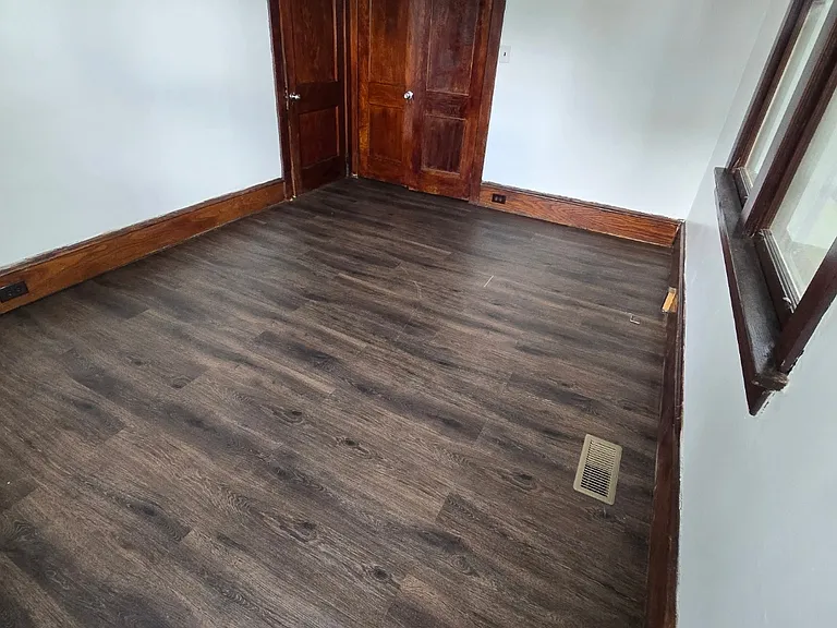 231 Thomson Ave — Photo 10