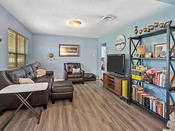 2nd image of 1016 Shady Ln