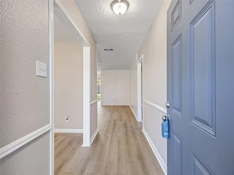 9614 Bean St — Photo 2