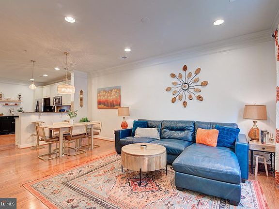 4th image of 43603 McDowell Sq