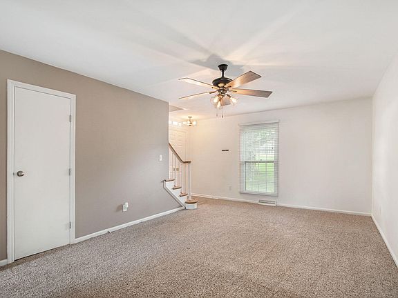 5th image of 2450 Village Dr SE