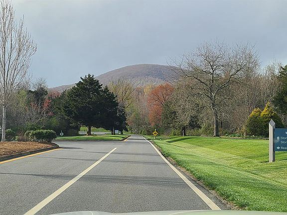 2nd image of 211 Hidden Springs Ln