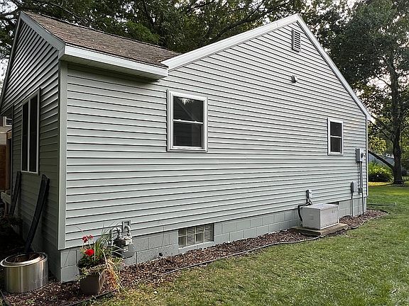 3rd image of 815 N 13th St