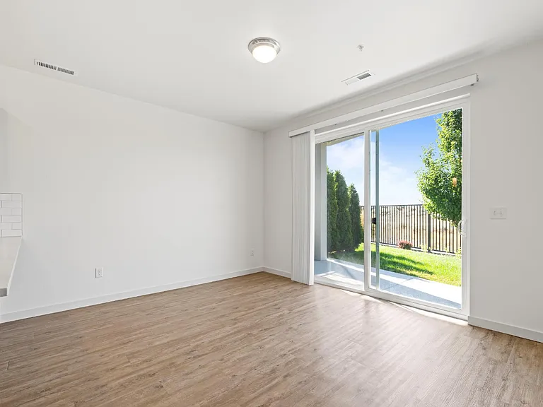 Columbia River Walk Apartments — Photo 134