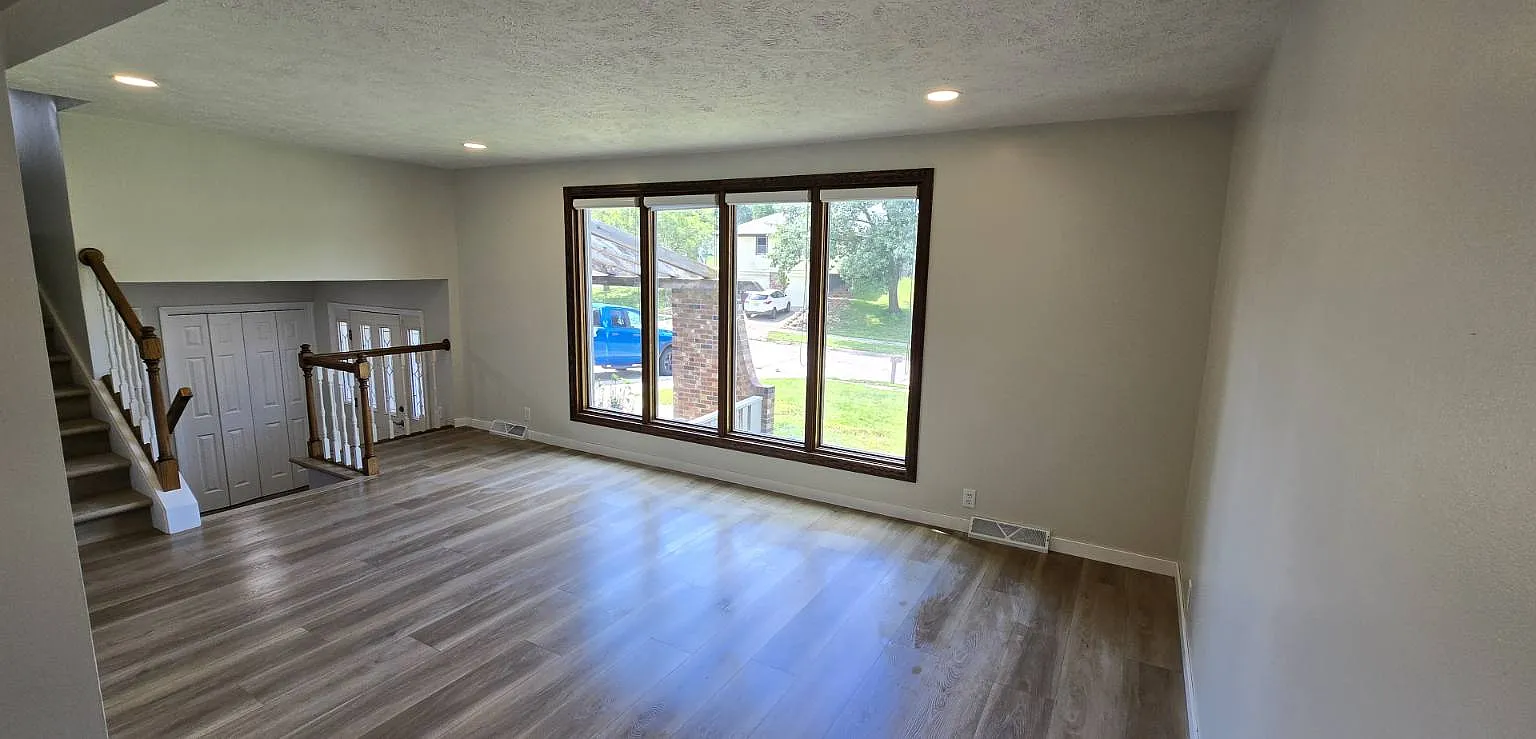 3 bed, 2.5 bath, 2628 sqft, $2,400 — Photo 3