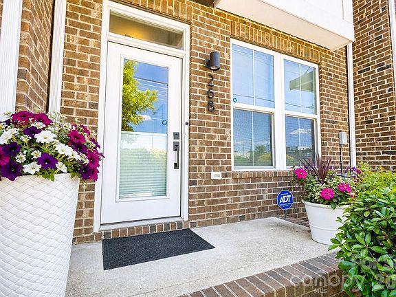 4th image of 268 Parkwood Ave