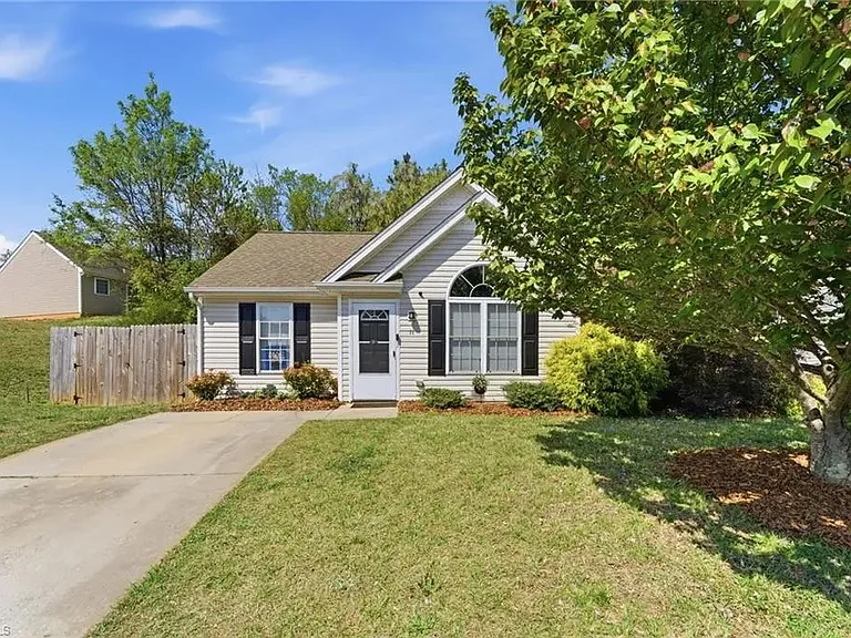 11 Franklinwood Dr — Photo 3
