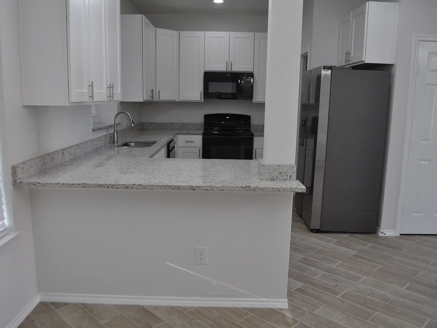 3 bed, 2.5 bath, 1400 sqft, $2,245 — Photo 4