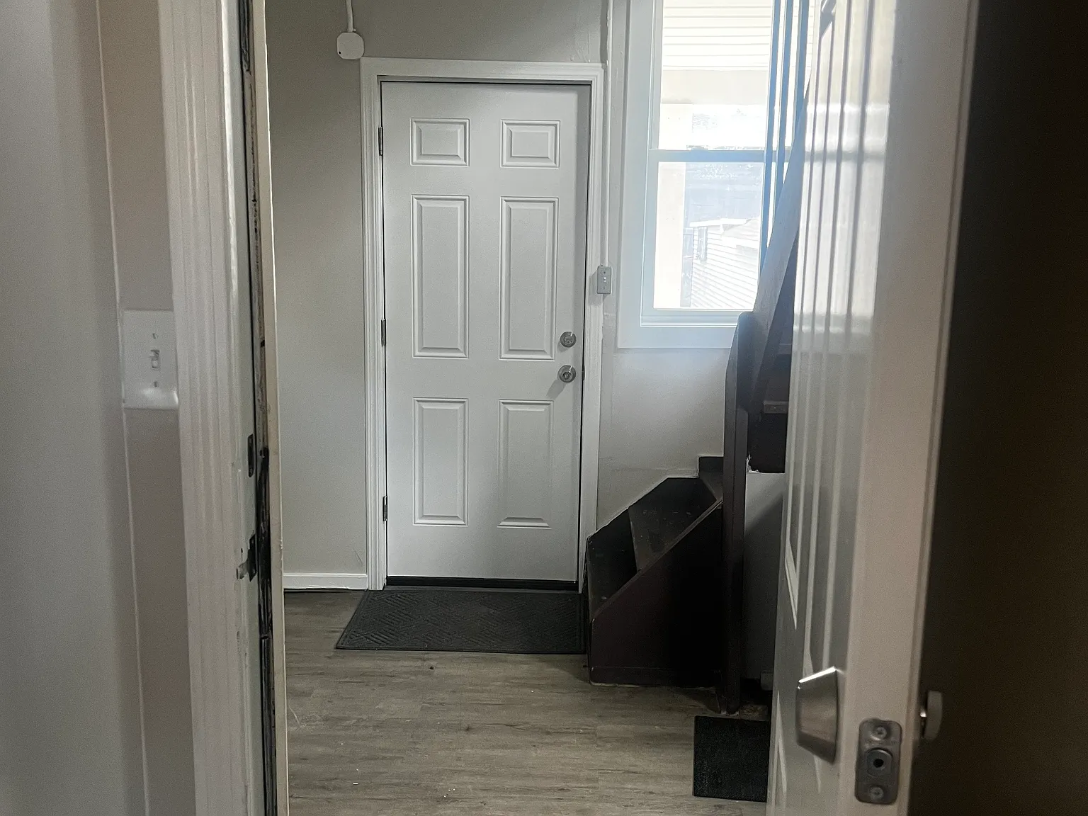 3 bed, 900 sqft, $2,100 — Photo 3