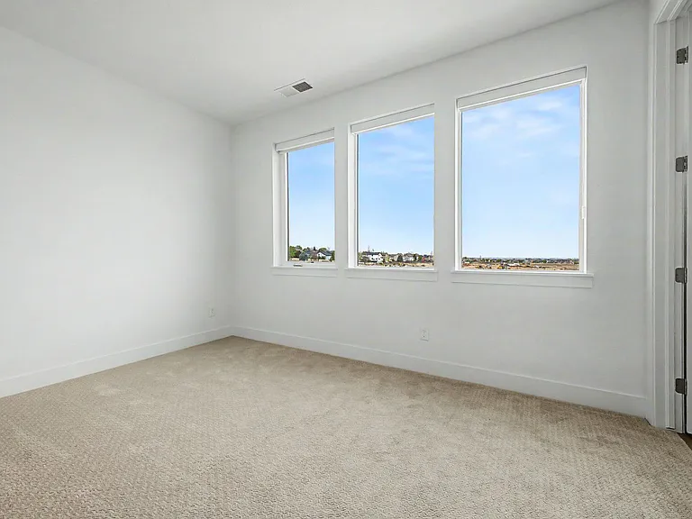 689 Saddle Dr — Photo 19