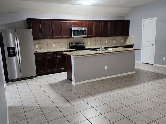 5th image of 517 Clearlake Dr