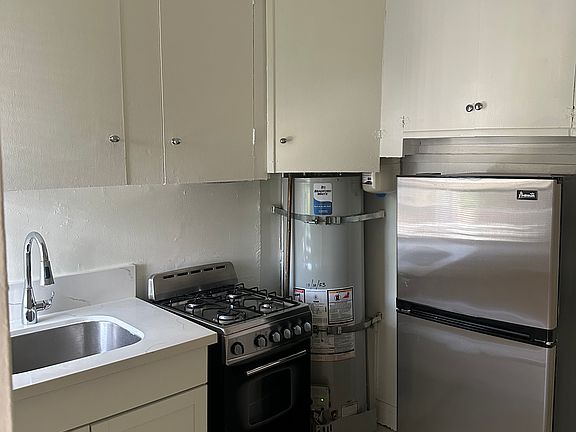 4th image of 1936 1/2 Cheremoya Ave #1936-1/2