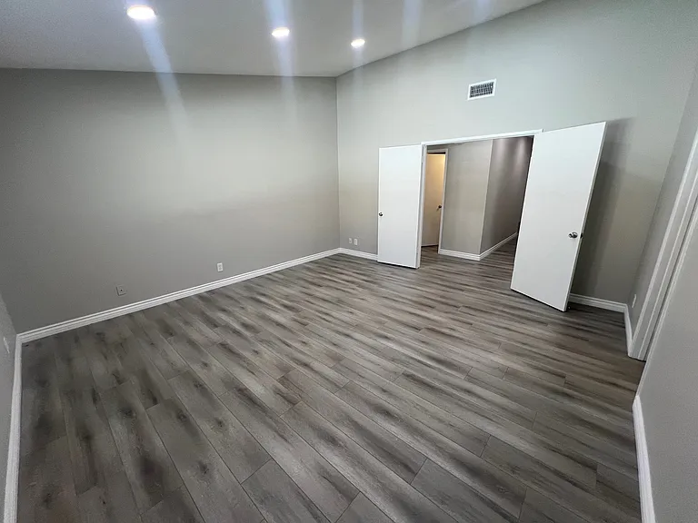 2800 Regina Ave — Photo 21