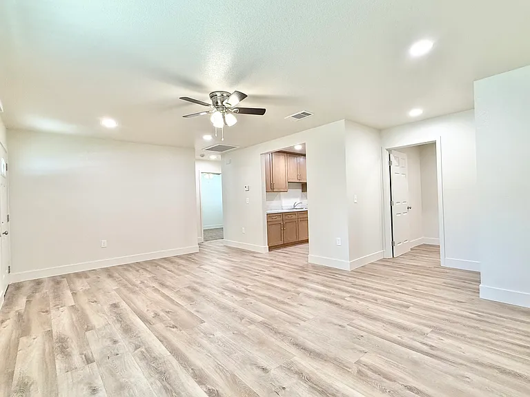 149 W McKenzie Ave — Photo 3