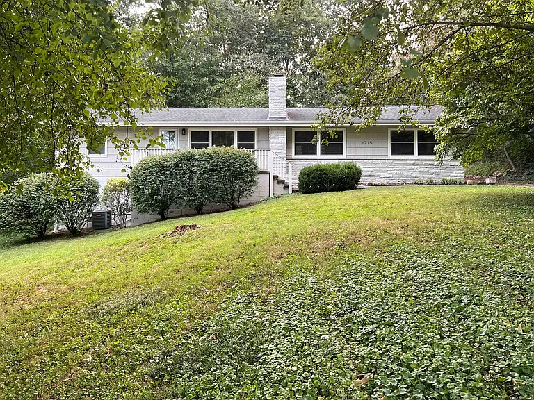 1715 Tonalea Rd — Photo 1