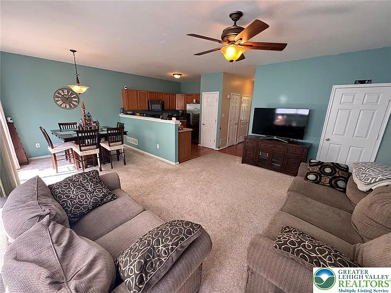 1081 Tudor Dr — Photo 8
