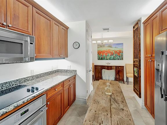 5th image of 626 Coral Way APT 305