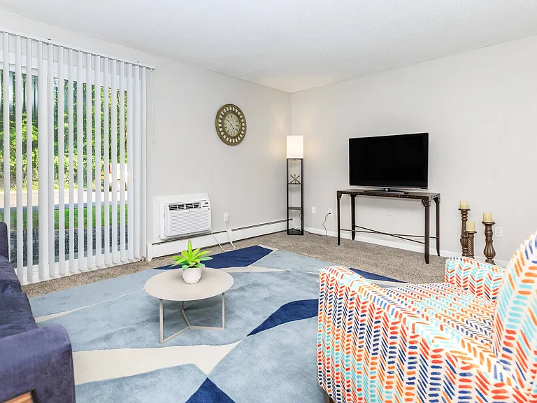 Rivers Edge Apartments — Photo 3