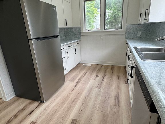 5th image of 514 W Shiawassee Ave #1