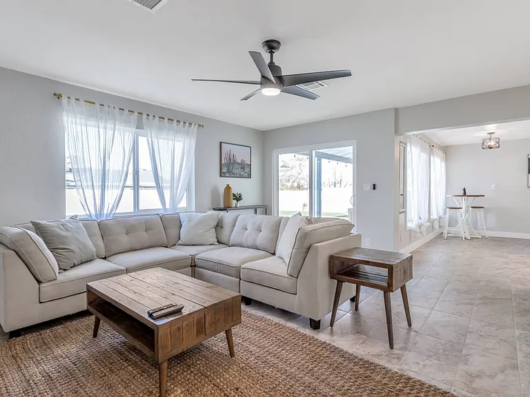 2124 E Hillery Dr — Photo 23