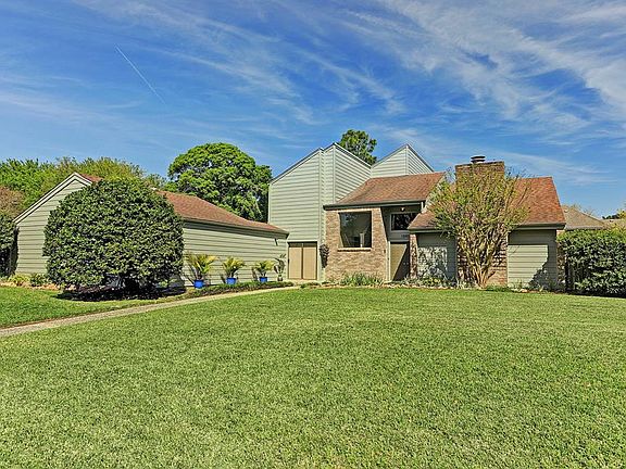 3rd image of 15903 Mesa Verde Dr