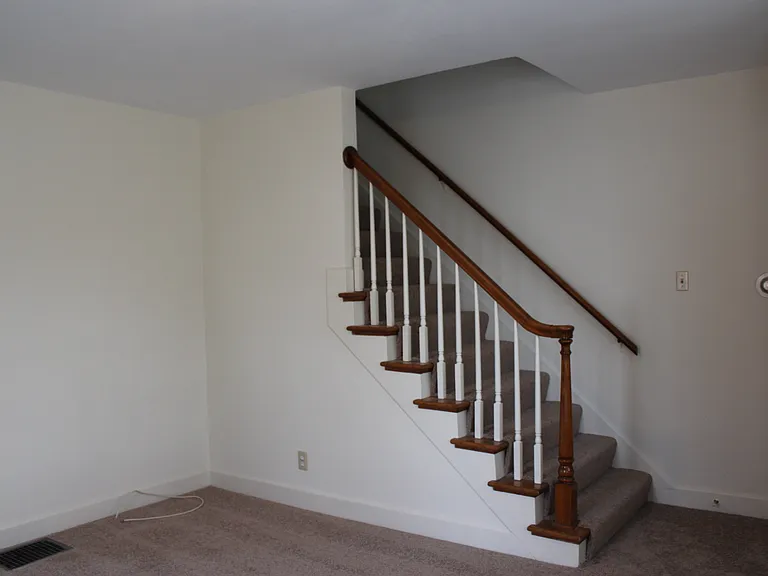 1574 Elizabeth St — Photo 5