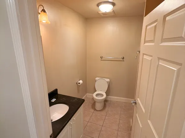 80 Middle St #102, Gloucester, MA 01930