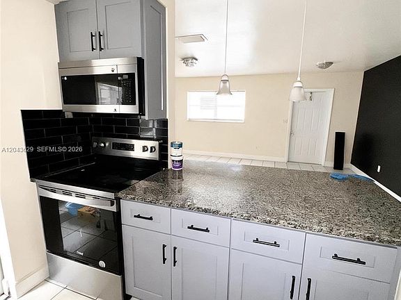 5th image of 5912 Fillmore St #1-2