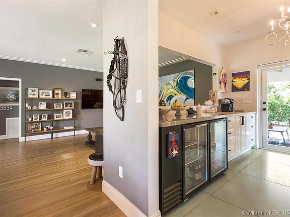4th image of 360 NE 103rd St