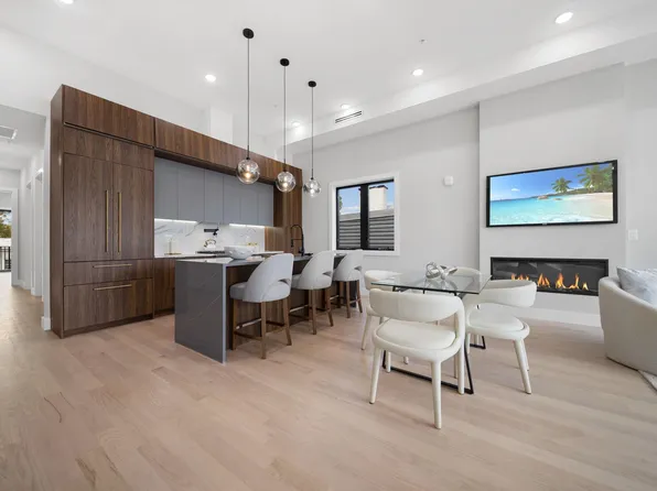 373 New York Avenue image 7 of 28