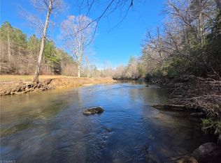 Beacon Ln, Mount Airy, NC 27030